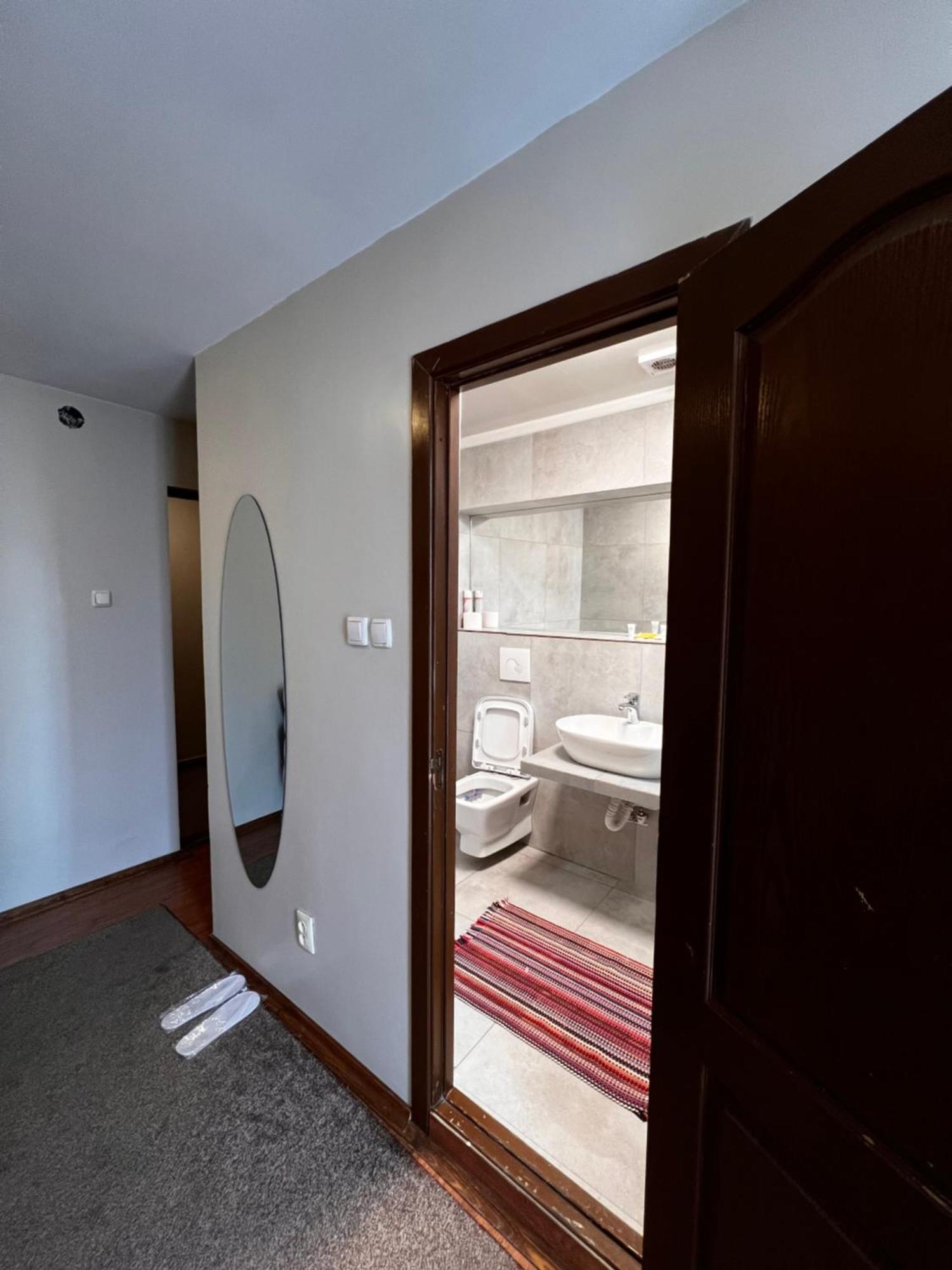 Salam Hotel Osh Bagian luar foto