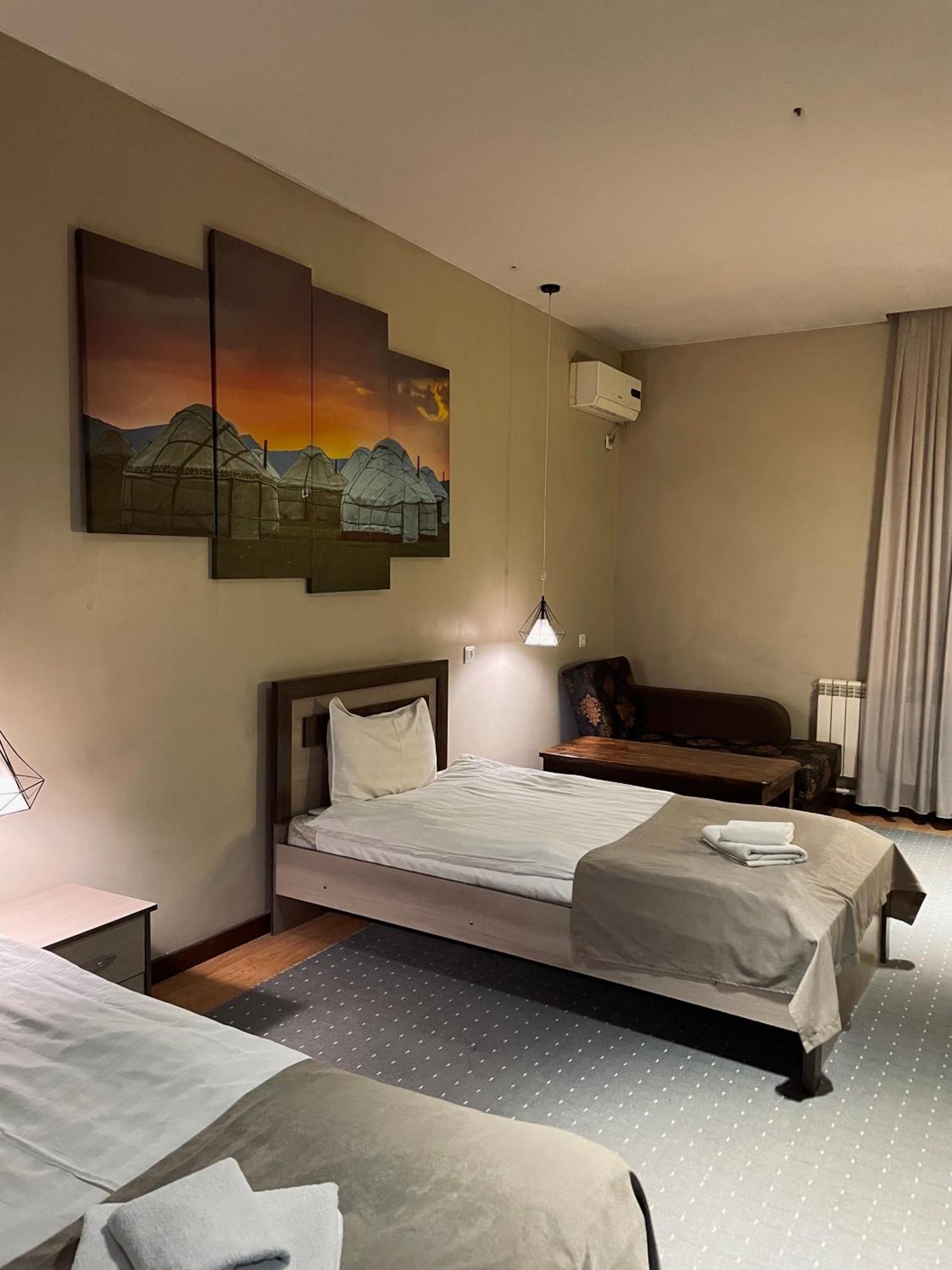 Salam Hotel Osh Bagian luar foto