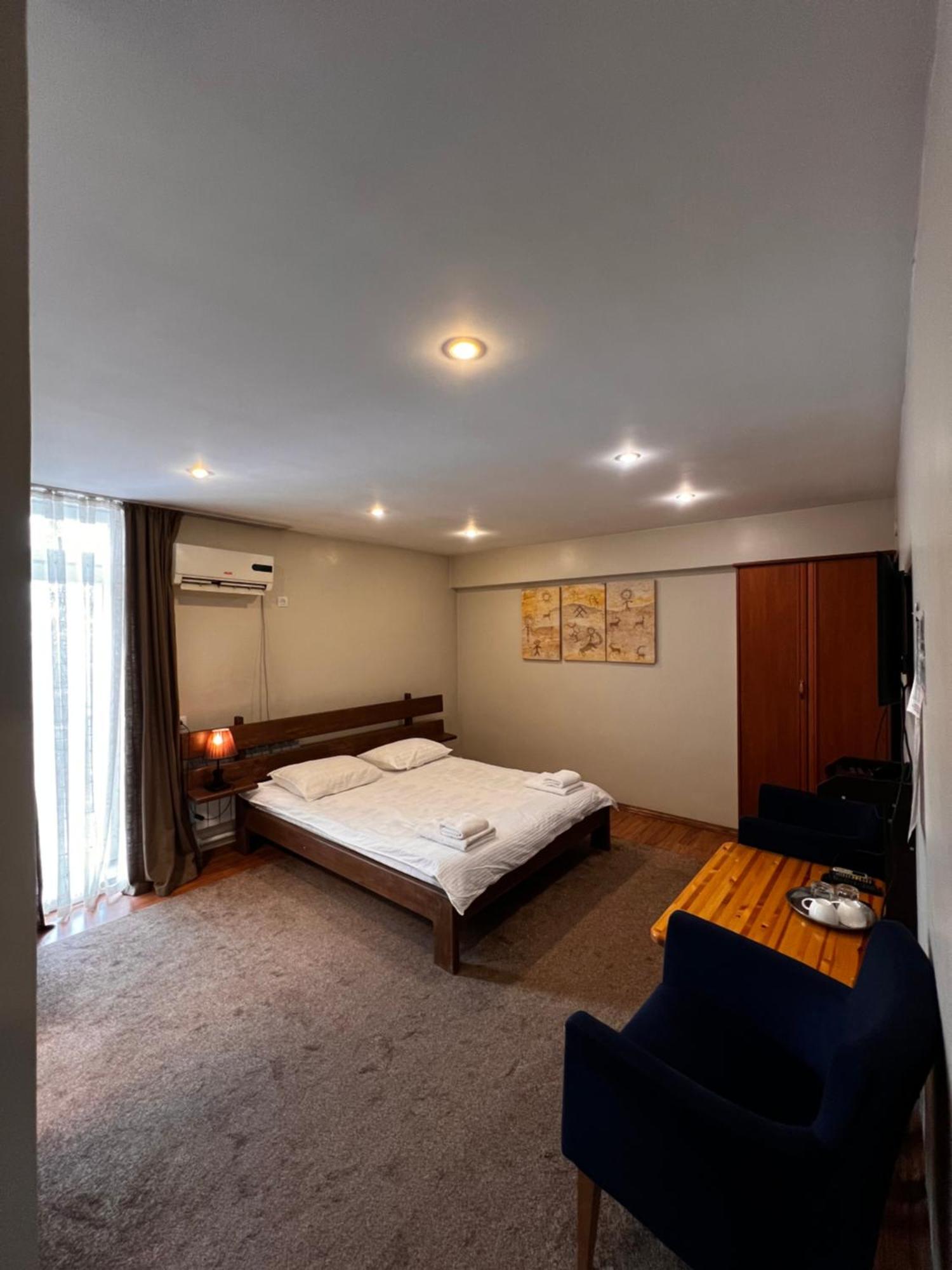 Salam Hotel Osh Bagian luar foto