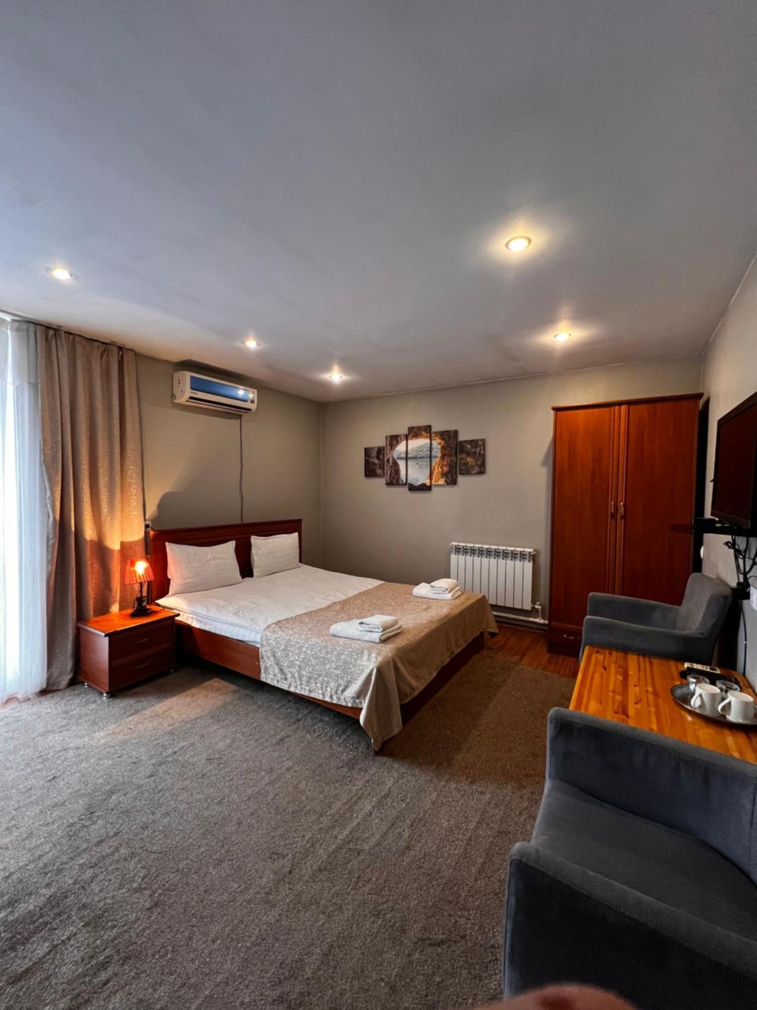 Salam Hotel Osh Bagian luar foto