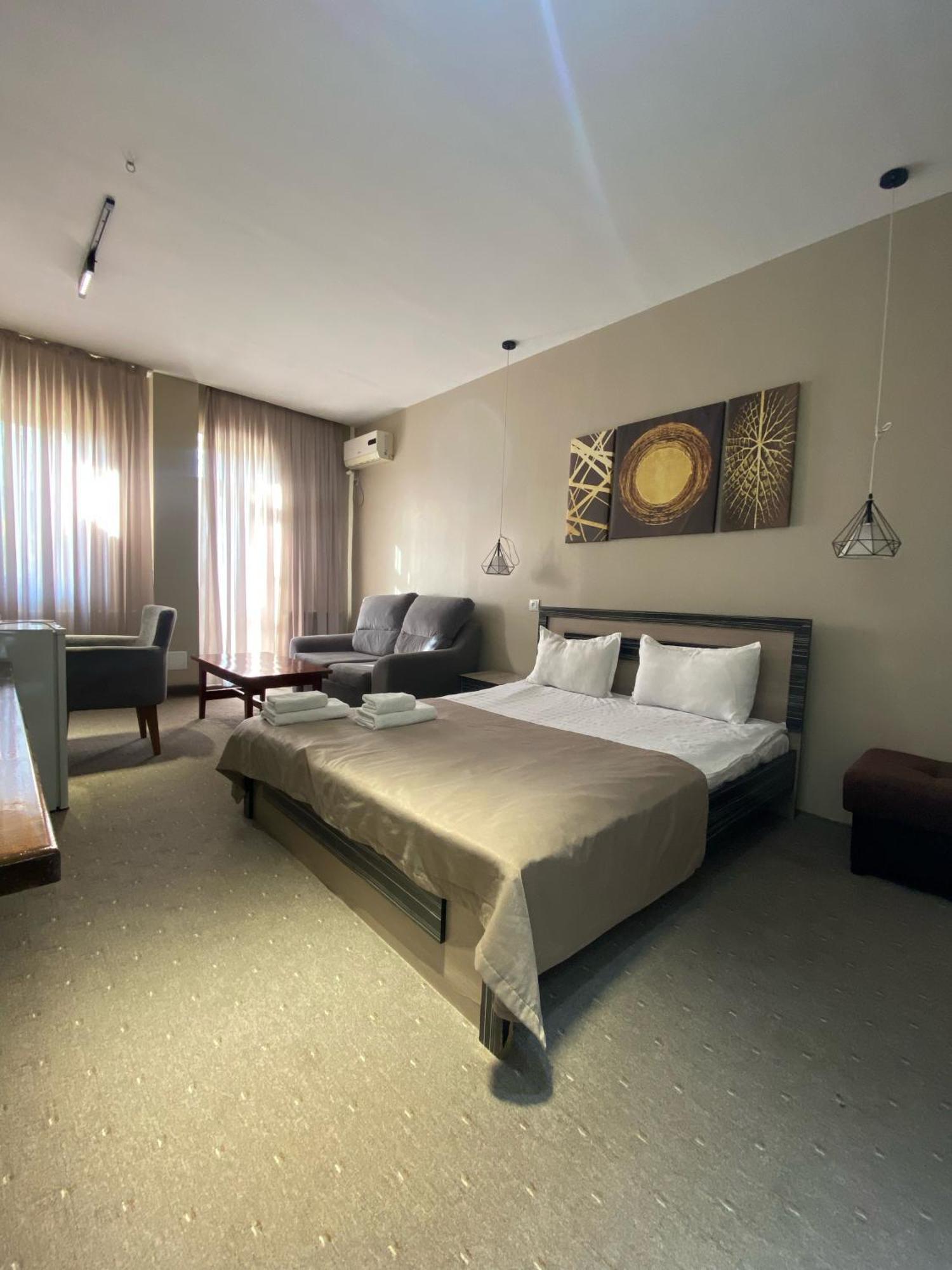 Salam Hotel Osh Bagian luar foto