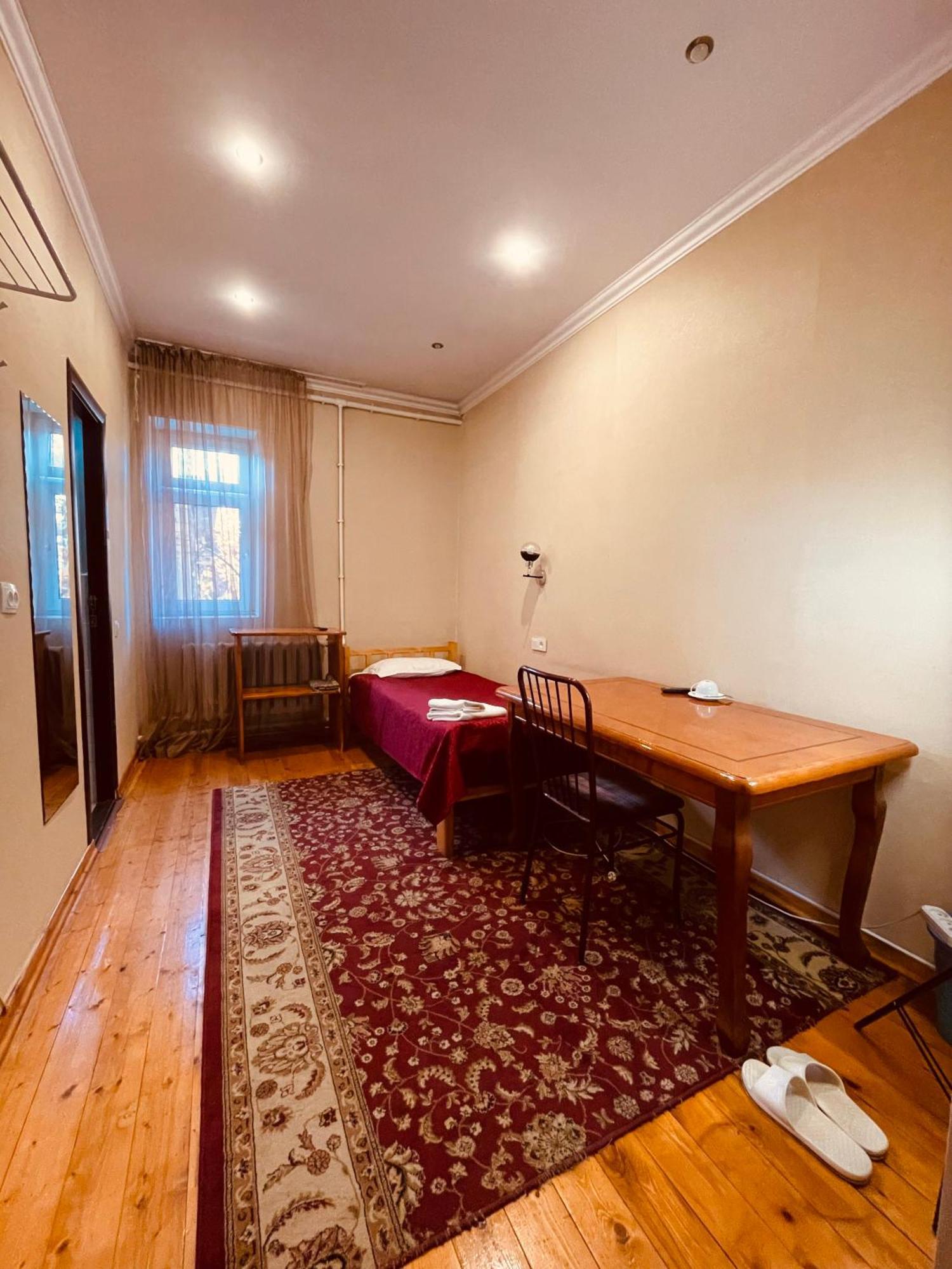 Salam Hotel Osh Bagian luar foto