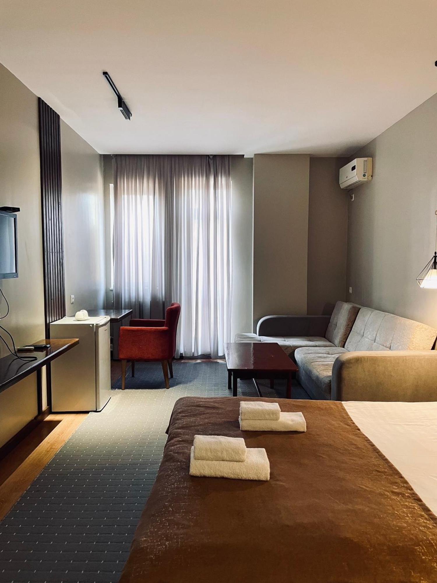 Salam Hotel Osh Bagian luar foto