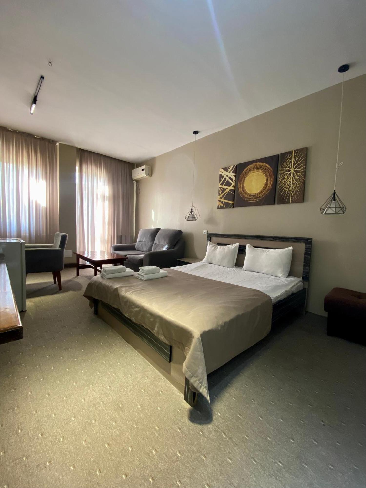 Salam Hotel Osh Bagian luar foto