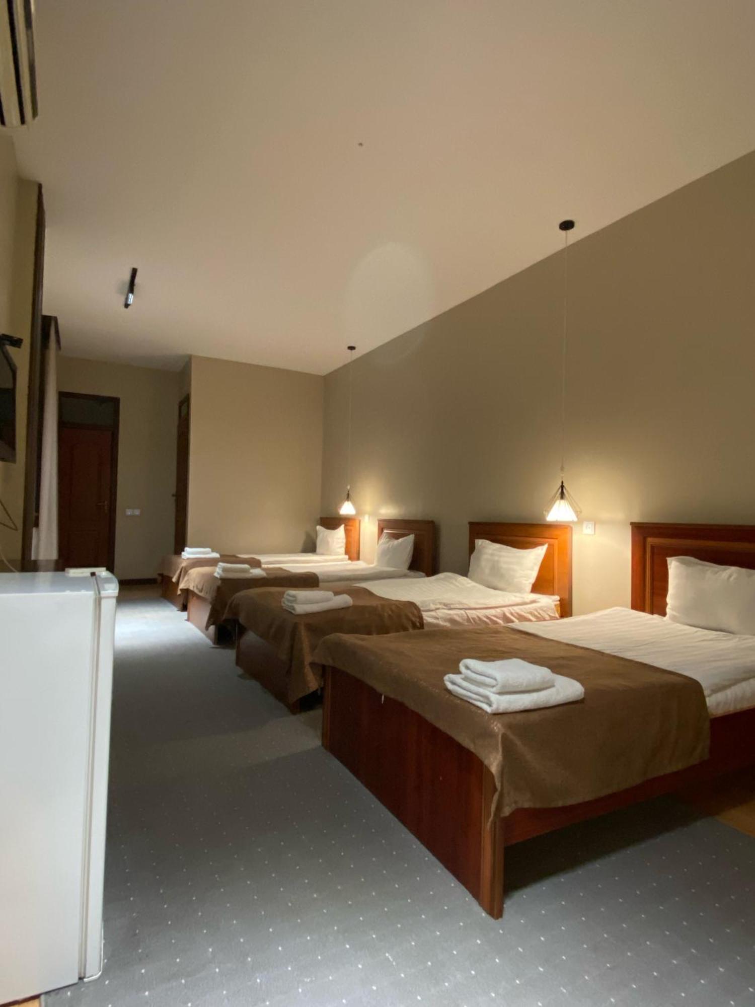 Salam Hotel Osh Bagian luar foto