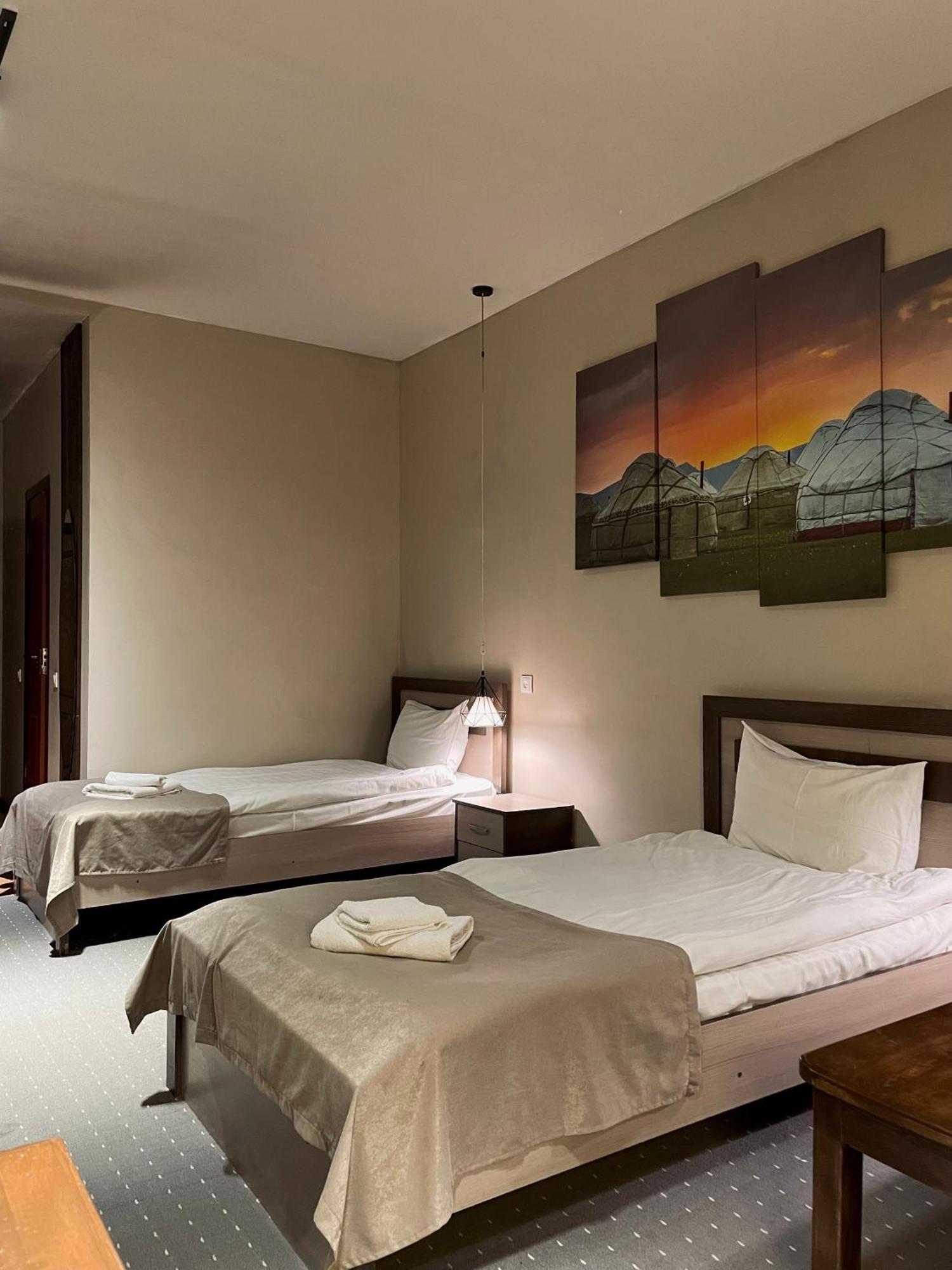 Salam Hotel Osh Bagian luar foto